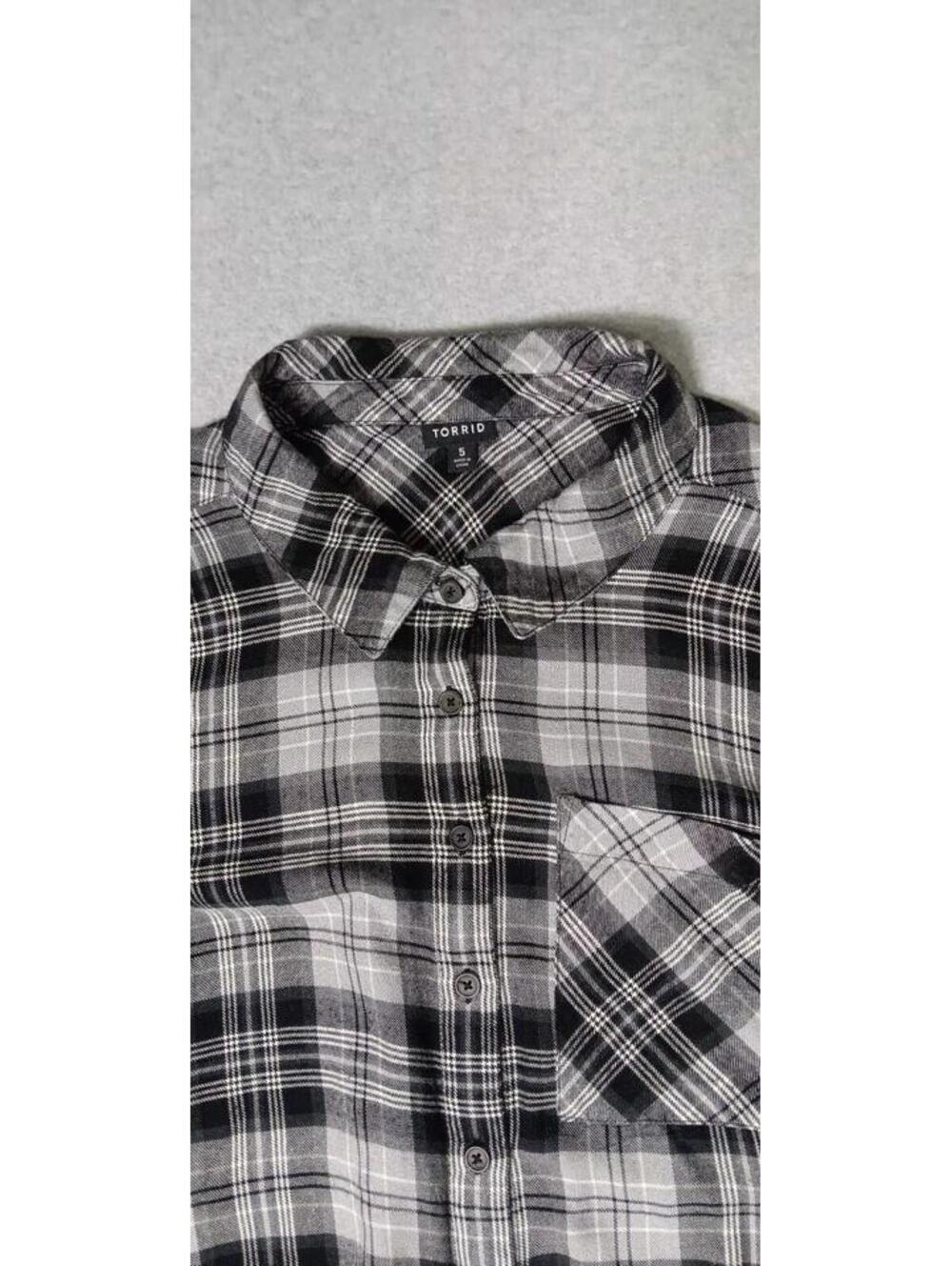 Torrid Long Sleeve Button Up Flannel Shirt Womens Size 5XL Gray Plaid Super Soft - Picture 9 of 12